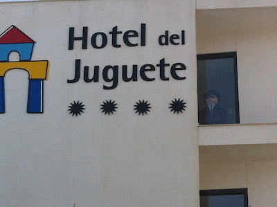 , Gibt es ein Spielzeug-Hotel? &#8211; ¿Existe un Hotel del Juguete?, Mario Schumacher Blog